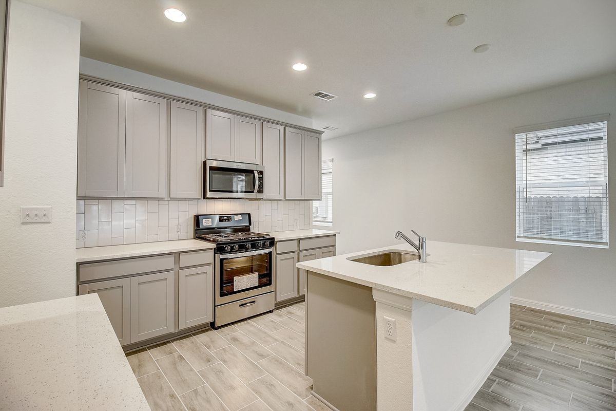 117 Lacey Oak Loop - Photo 2 of 19