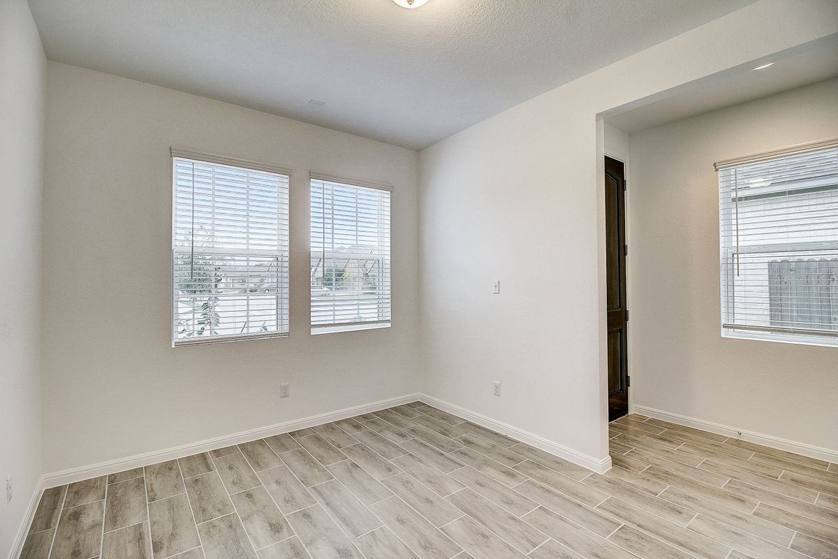 117 Lacey Oak Loop - Photo 3 of 19