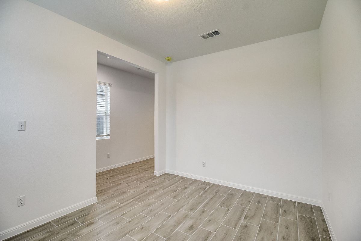 117 Lacey Oak Loop - Photo 4 of 19