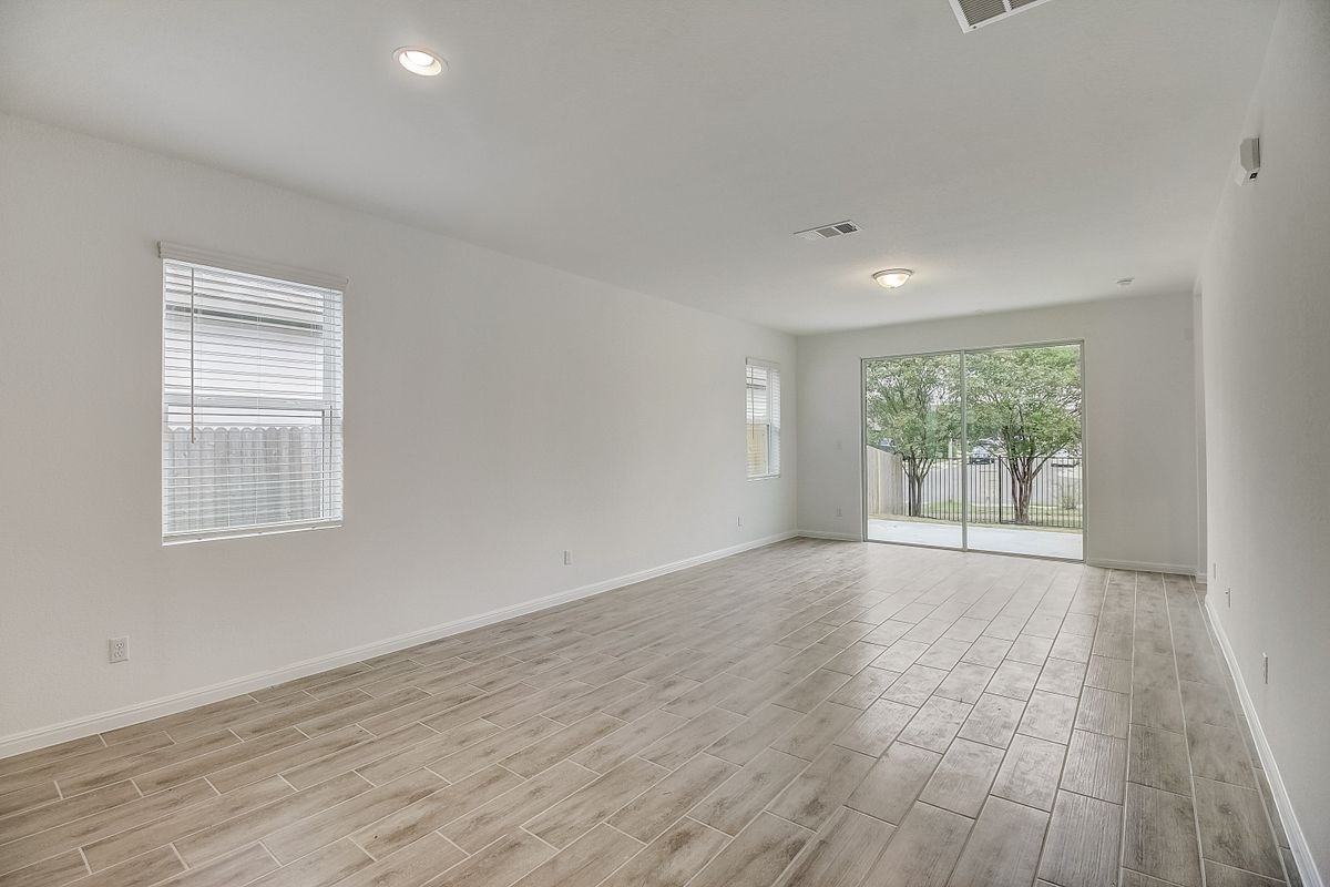 117 Lacey Oak Loop - Photo 5 of 19