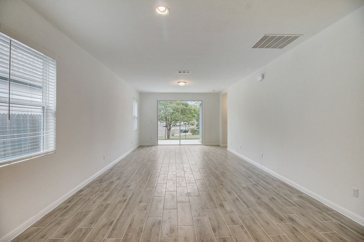 117 Lacey Oak Loop - Photo 7 of 19