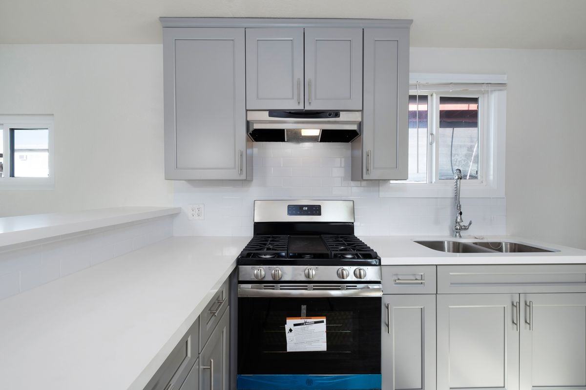 3087 Inez St - Photo 6 of 19