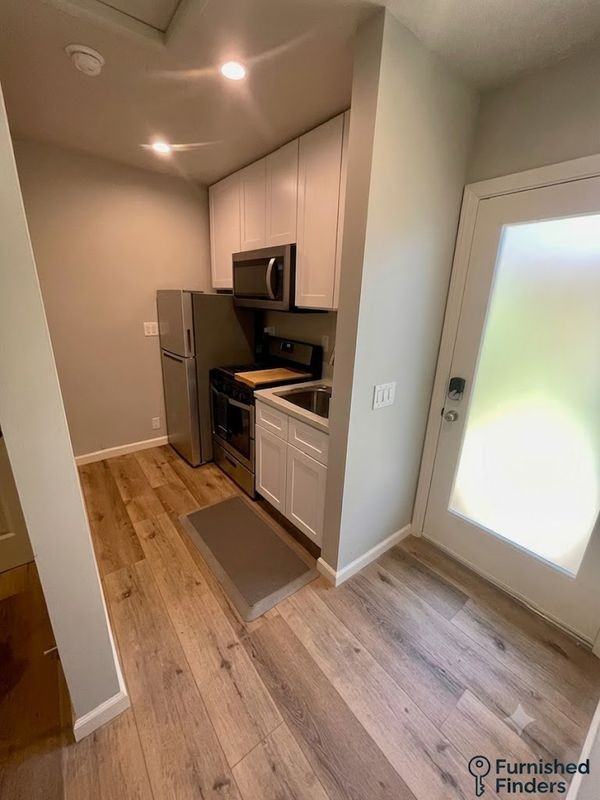 13224 Herrick Ave - Photo 4 of 9
