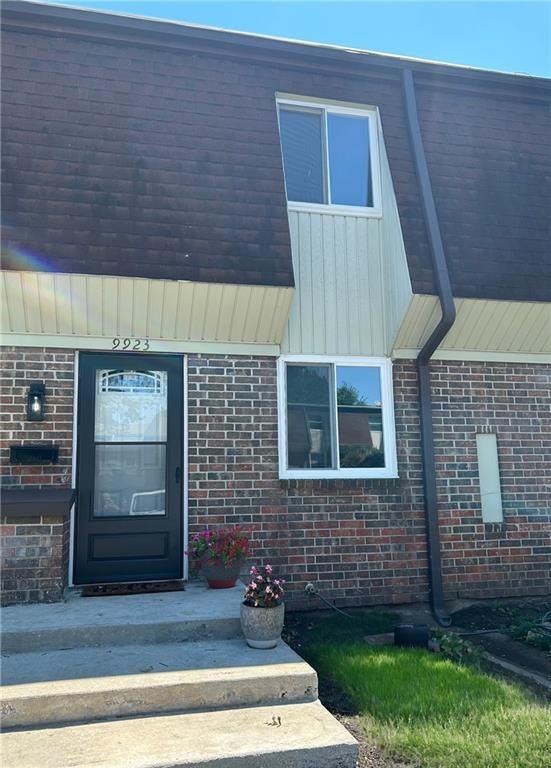9923 W 52nd St - Photo 2 of 18