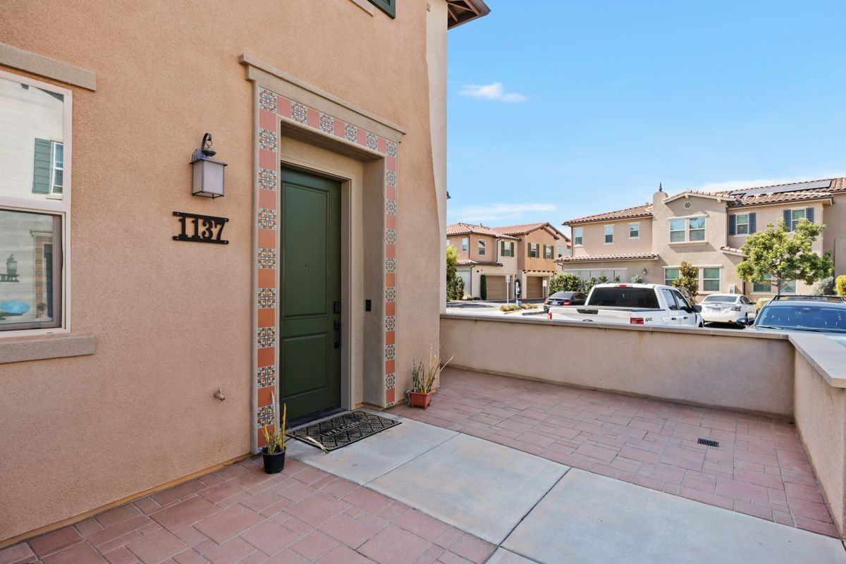 1137 Delpy View Pt