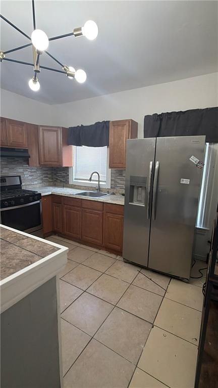 228 Baker St - Photo 4 of 11