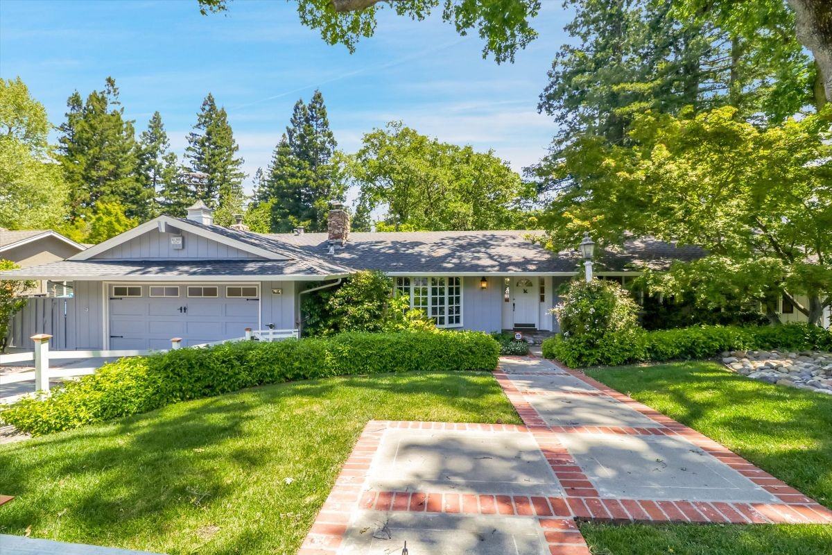 1064 Westridge Ave - Photo 2 of 31