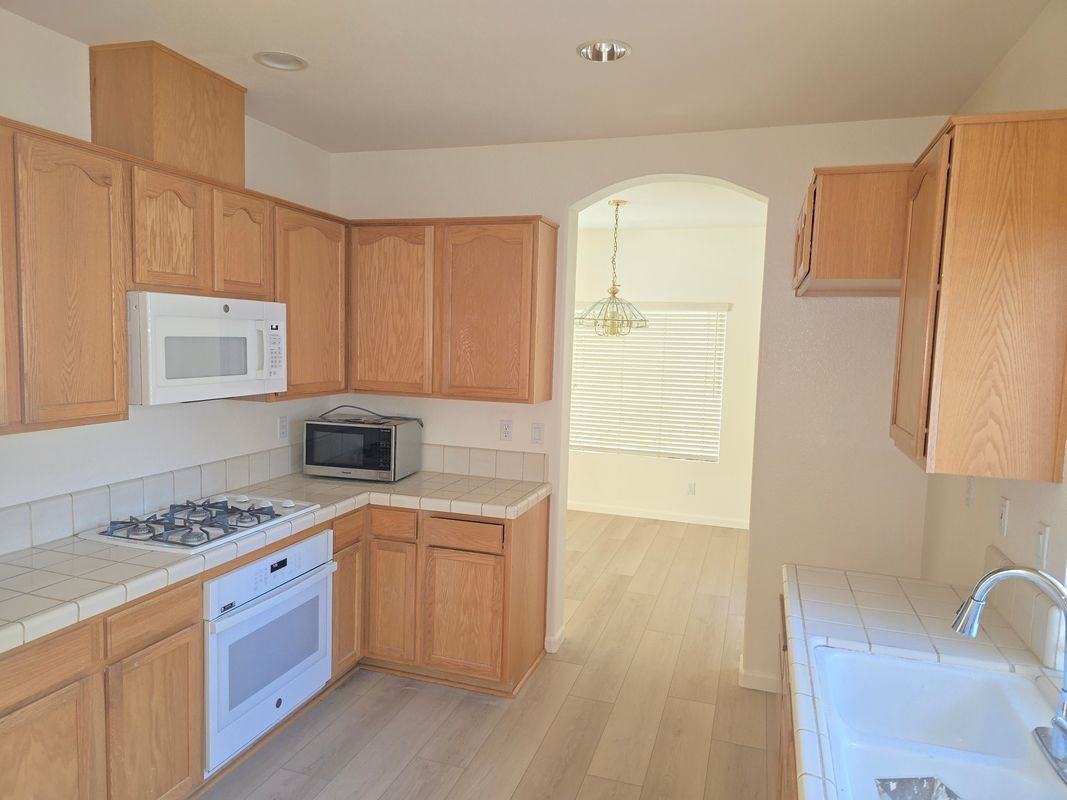 549 Cascade Dr - Photo 3 of 18