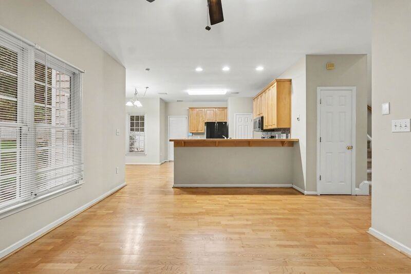 2549 Adonis Ct - Photo 6 of 32