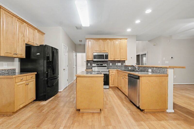 2549 Adonis Ct - Photo 7 of 32