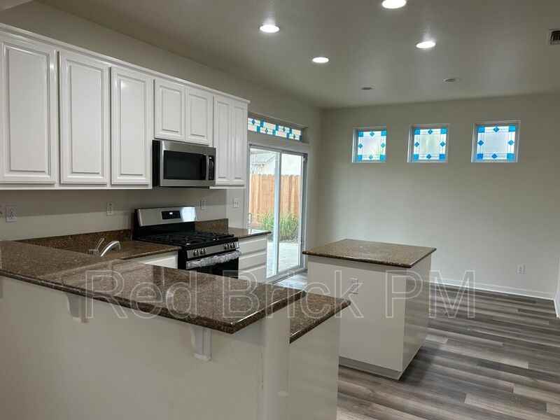 456 Azalea Ct - Photo 3 of 11