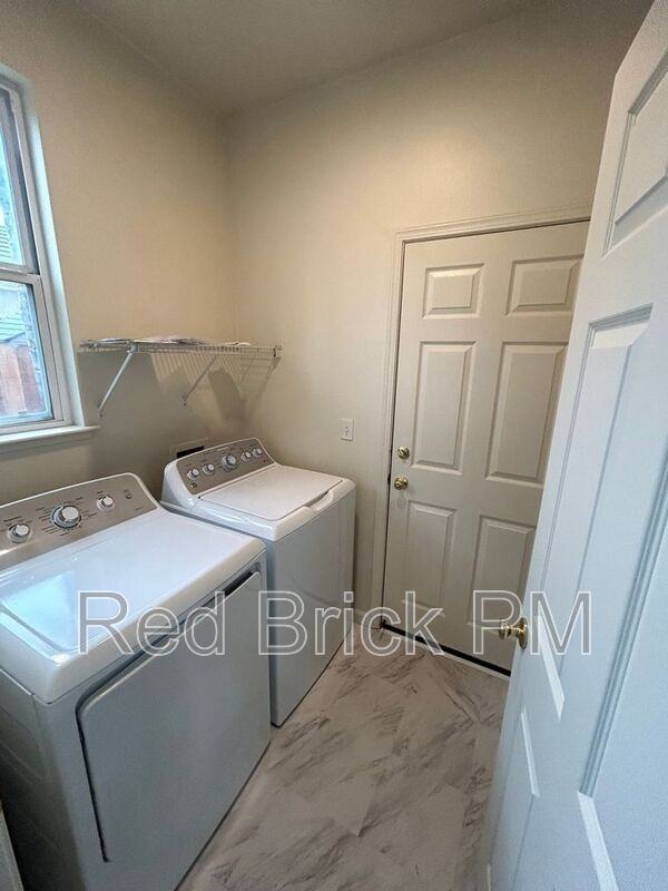 456 Azalea Ct - Photo 5 of 11