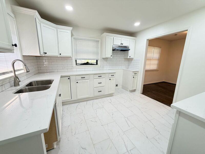 514 22nd Ave S - Photo 4 of 13