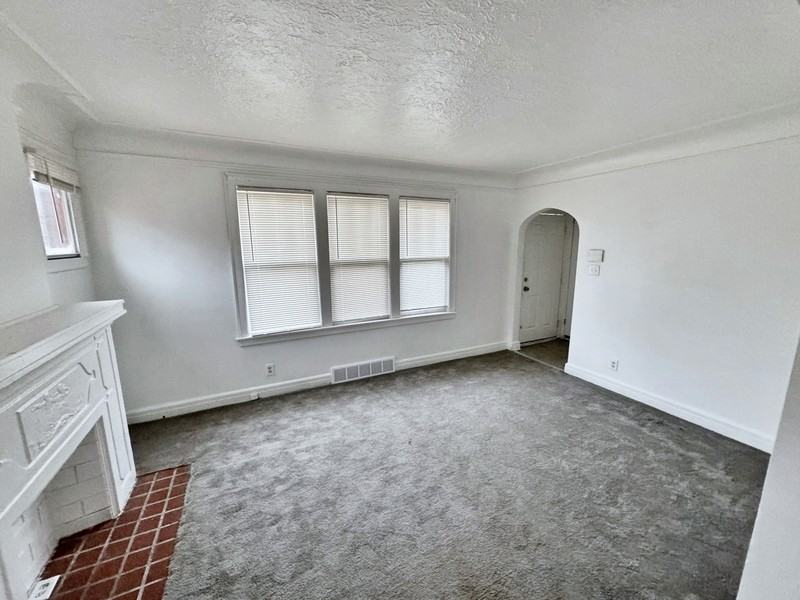 9227 Grayton St - Photo 3 of 11