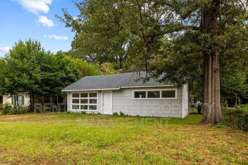 341 Chisholm St - Photo 4 of 15