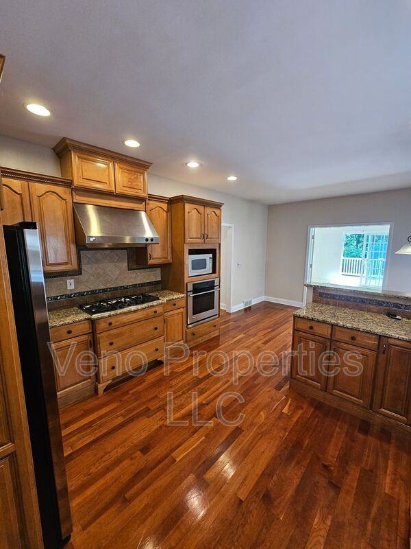 5 Brighton Ct - Photo 2 of 43
