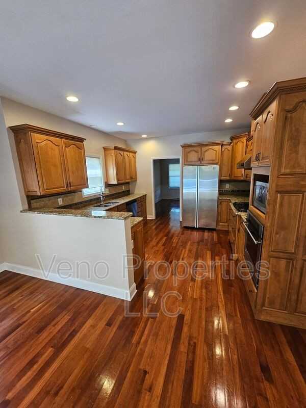 5 Brighton Ct - Photo 3 of 43