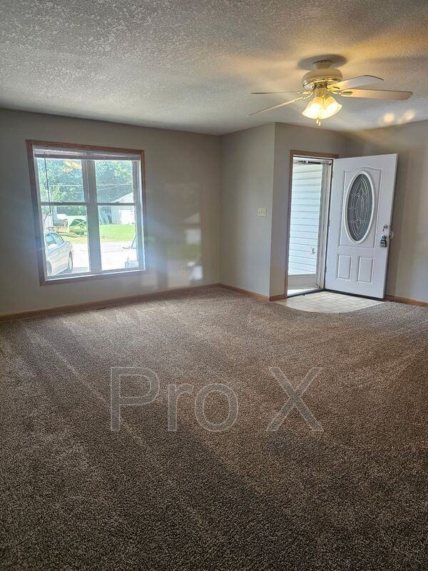 512 E Park St #A - Photo 3 of 17