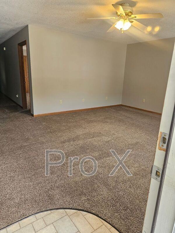 512 E Park St #A - Photo 4 of 17