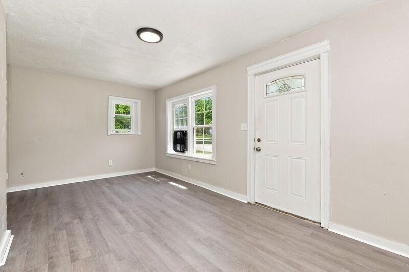 550 Hensel Ave - Photo 5 of 10