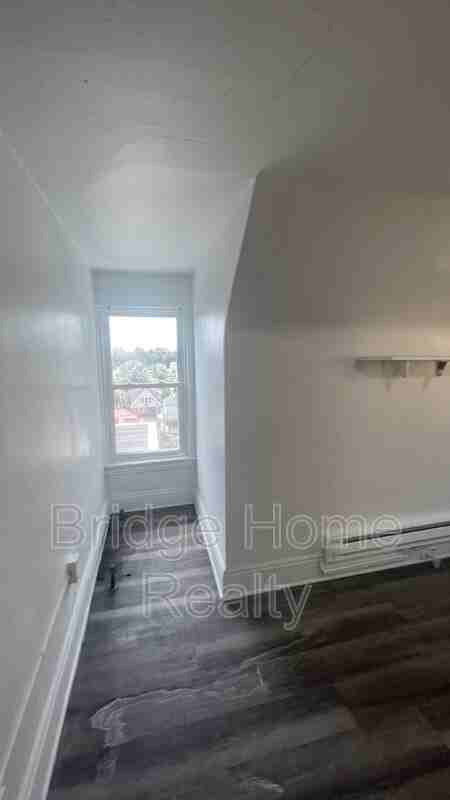 119 Margaret St - Photo 5 of 37