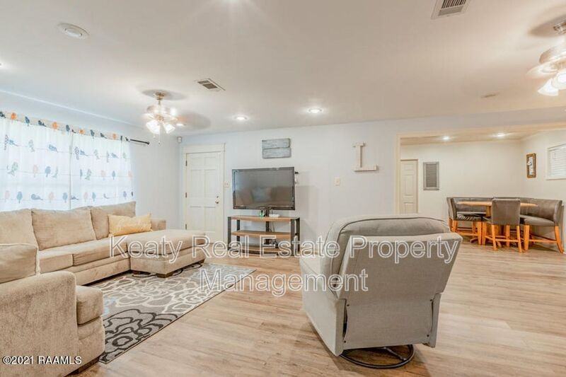 214 Dover Dr - Photo 3 of 18