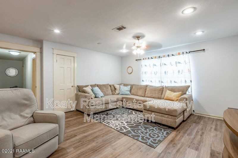 214 Dover Dr - Photo 4 of 18