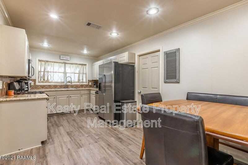 214 Dover Dr - Photo 5 of 18