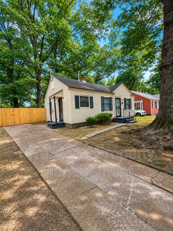 1300 Robin Hood Ln - Photo 2 of 19