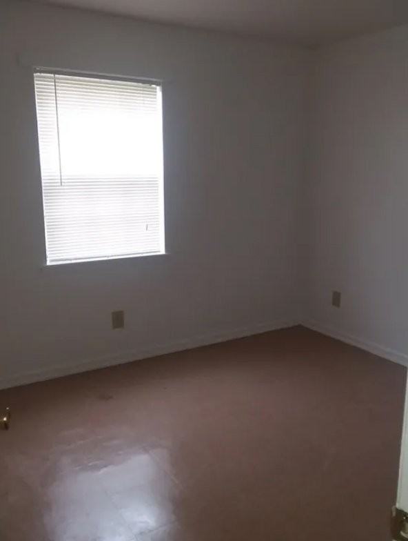 208 E Wells St - Photo 3 of 7