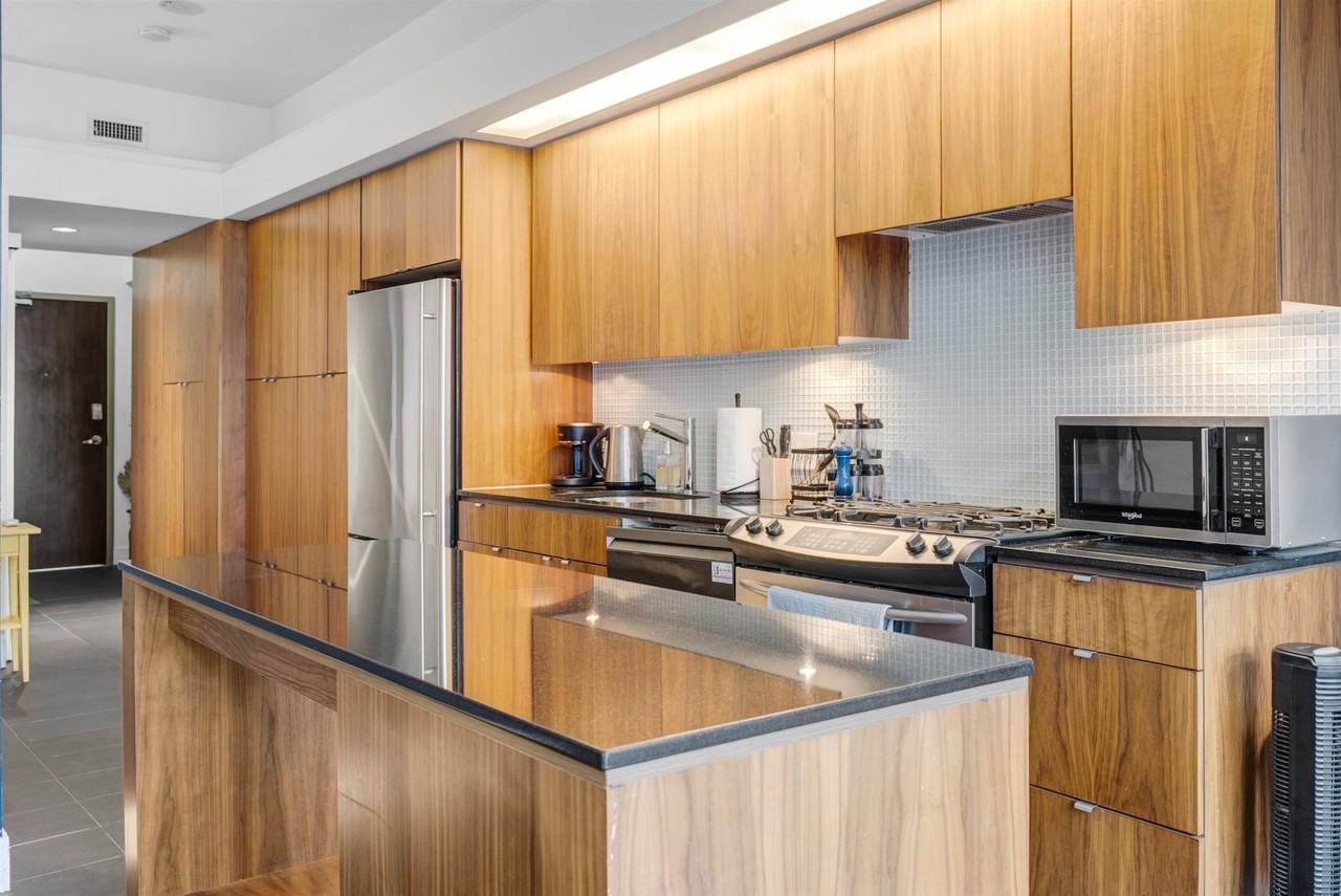 33 West Pender Street #3XX - Photo 7 of 21