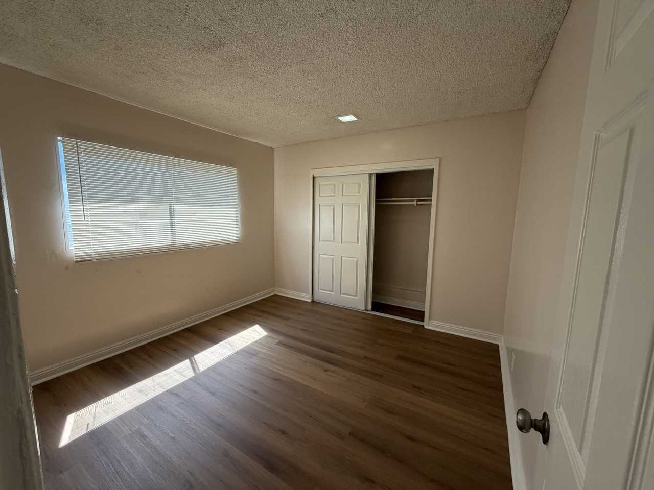 1020 East 12th Street #6 - Photo 2 of 7