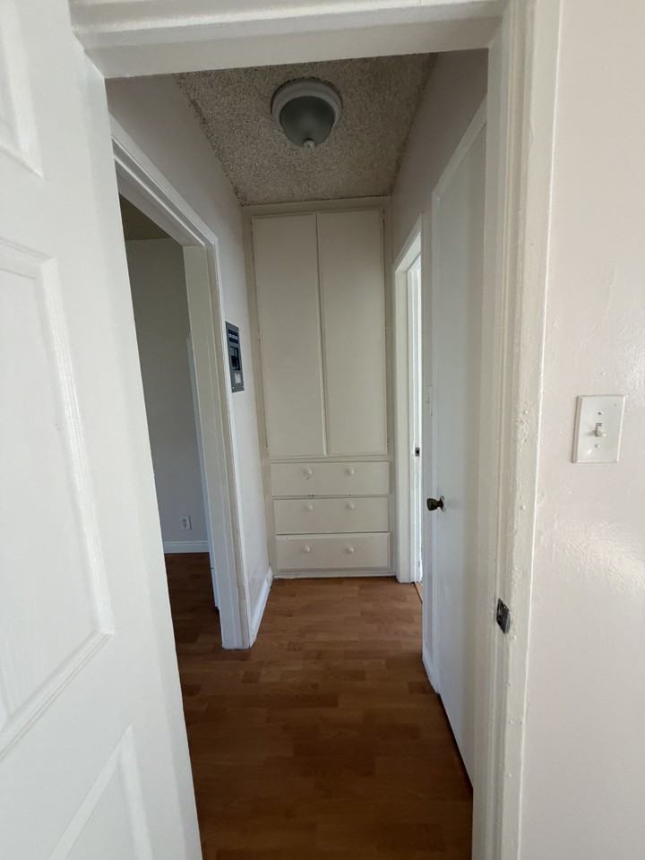 1020 East 12th Street #6 - Photo 5 of 7