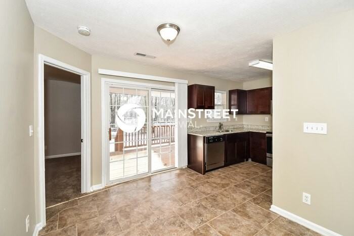 11105 Meadow Chase Ct - Photo 5 of 15
