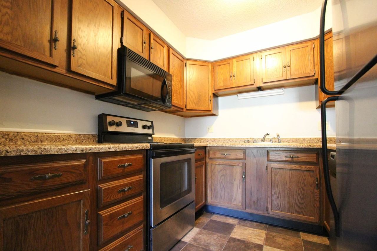 920 N Linden St #16 - Photo 4 of 10