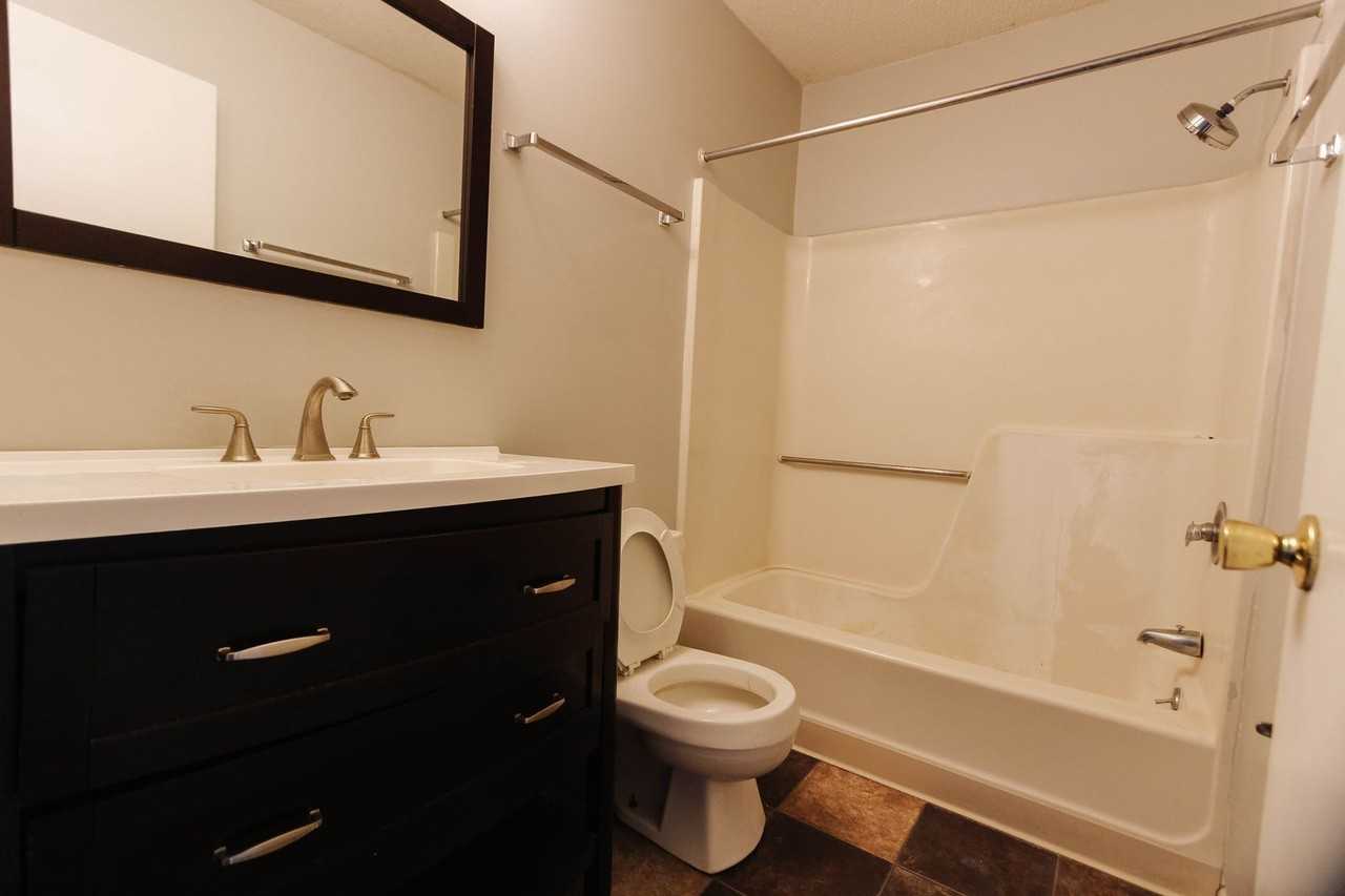 920 N Linden St #16 - Photo 5 of 10