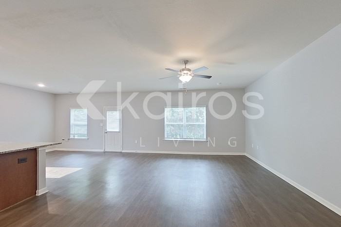 1044 Pilgrim Ln - Photo 2 of 24