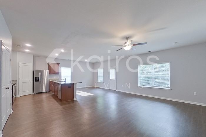 1044 Pilgrim Ln - Photo 4 of 24
