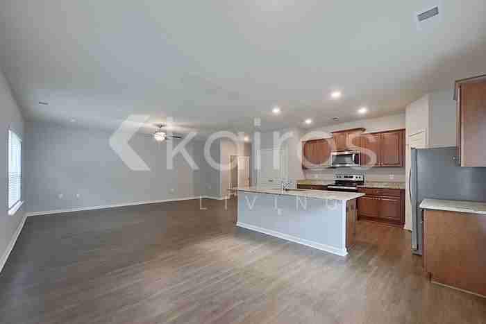 1044 Pilgrim Ln - Photo 5 of 24