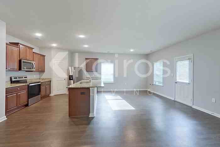 1044 Pilgrim Ln - Photo 6 of 24