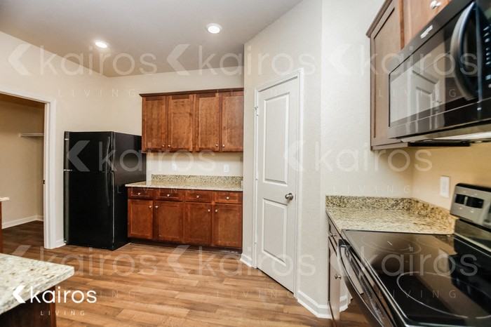 10757 Bent Brook Dr - Photo 5 of 16