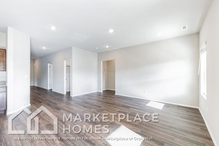884 S Brambling Ln - Photo 4 of 33