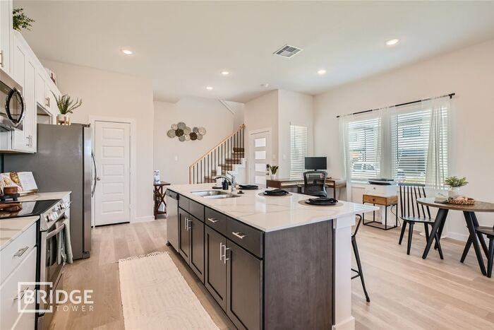 33183 Oak Heights Pl - Photo 3 of 14