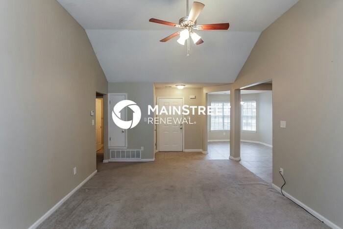 6659 Ross Manor Dr - Photo 4 of 16