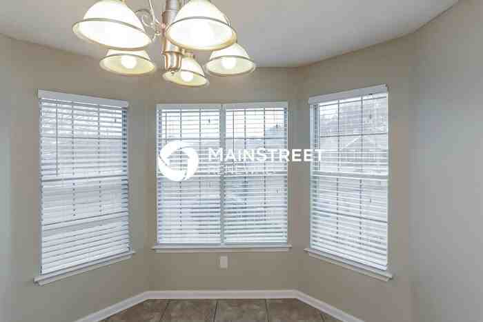 6659 Ross Manor Dr - Photo 5 of 16