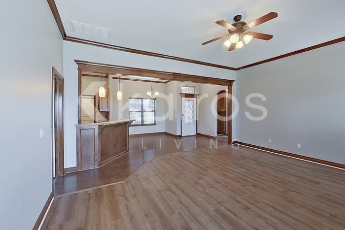 11728 Sw 18th St - Photo 4 of 21