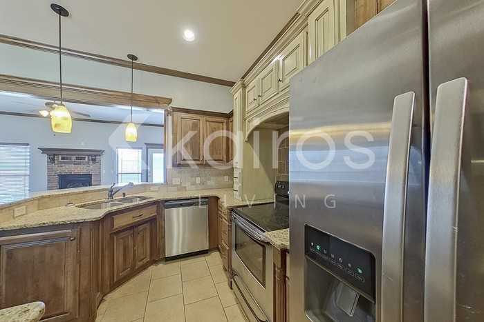 11728 Sw 18th St - Photo 7 of 21