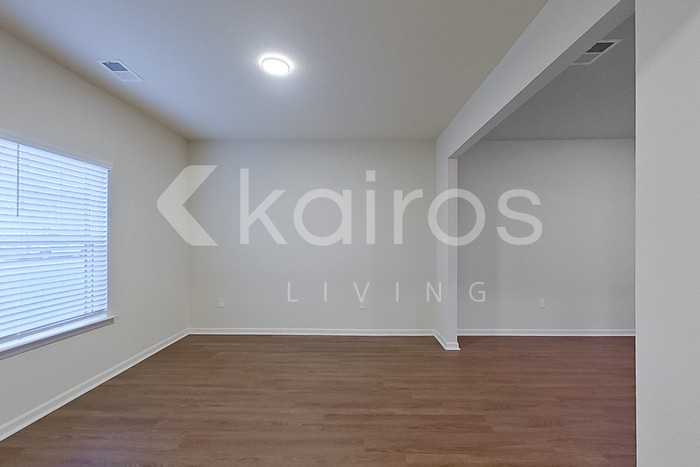 1100 Freedom Pkwy - Photo 4 of 27