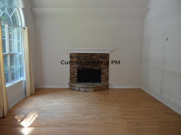 9014 Shorewood Ln - Photo 2 of 7