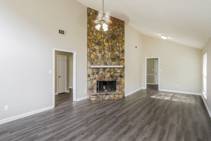 3513 Hilltop Dr - Photo 2 of 10